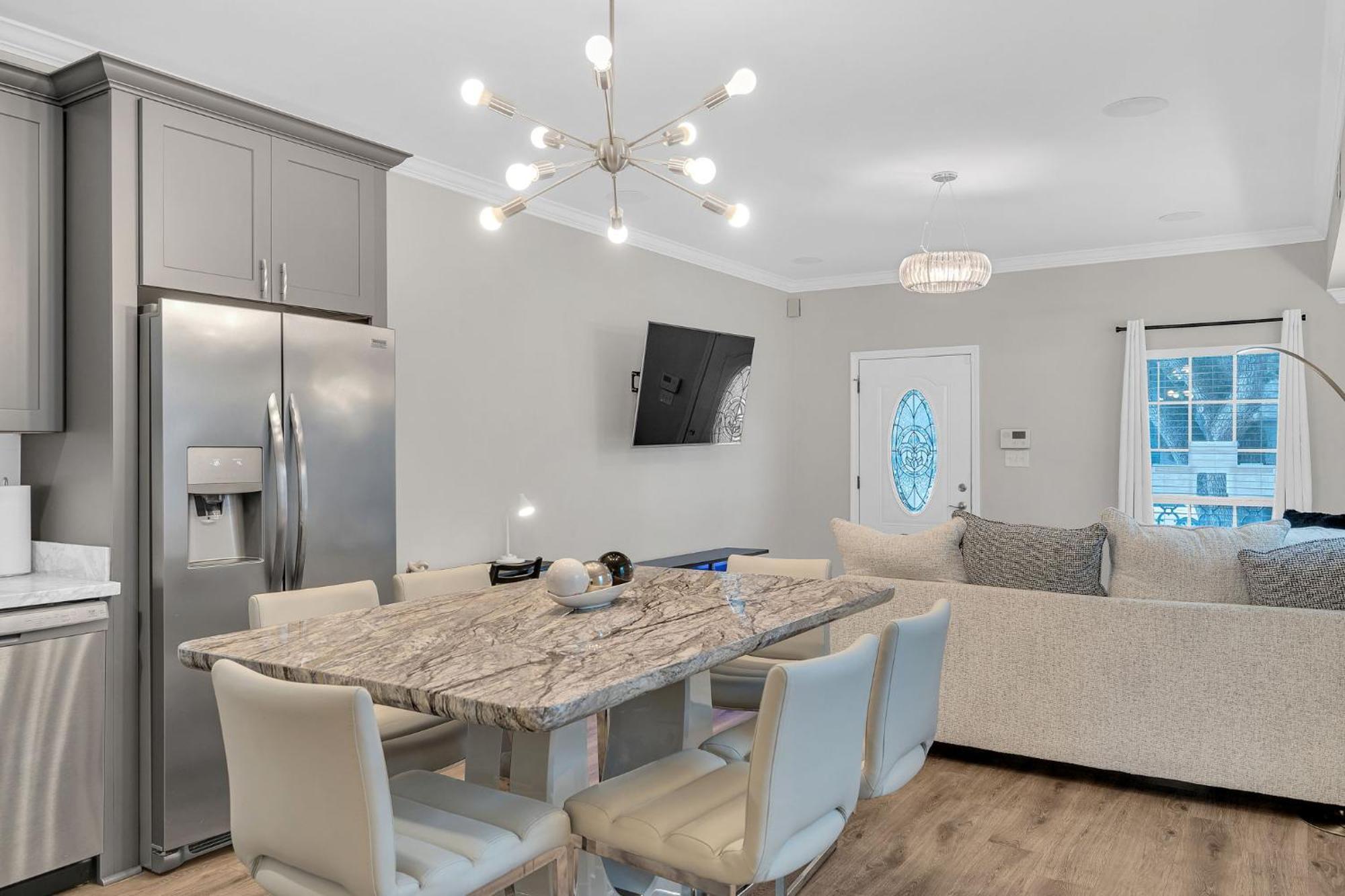Holiday home 3br Midcity Gem Pet-friendly, Near Fq & Streetcar *