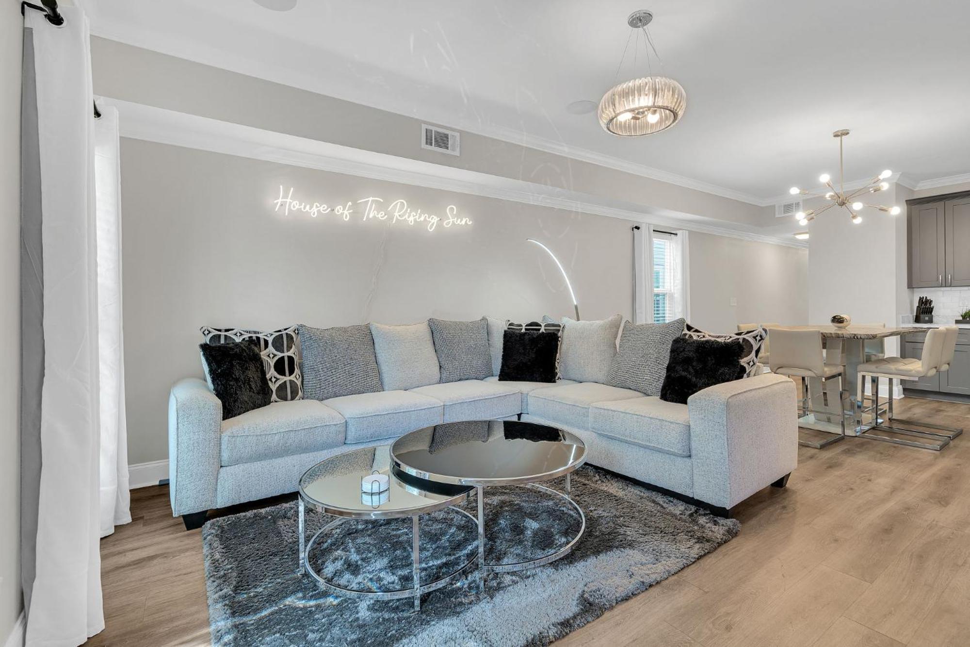 3br Midcity Gem Pet-friendly, Near Fq & Streetcar