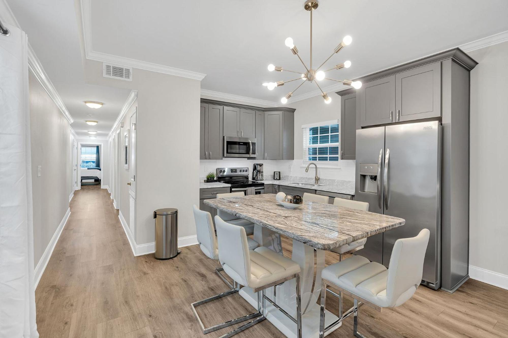 Holiday home 3br Midcity Gem Pet-friendly, Near Fq & Streetcar *
